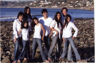 Illustration for article titled Vintage Kardashian Holiday Cards: Old Noses, Awkward Poses